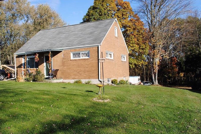 246 Trailer Blvd, New Kensington, PA 15068
