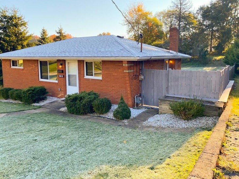 3605 Park Rd, Bethel Park PA  15102-1139 exterior