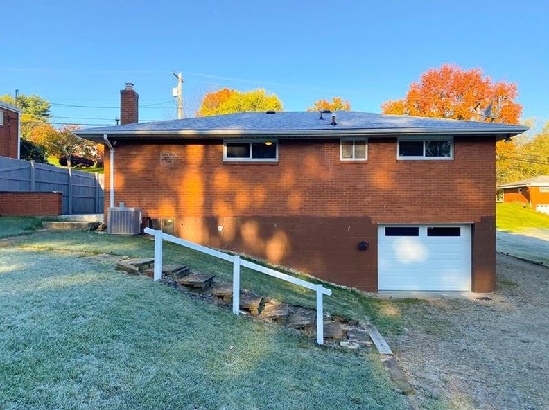 3605 Park Rd, Bethel Park PA  15102-1139 exterior