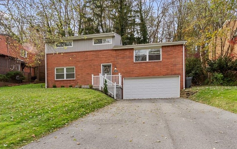 605 Brown Ave, Turtle Creek, PA 15145-1137