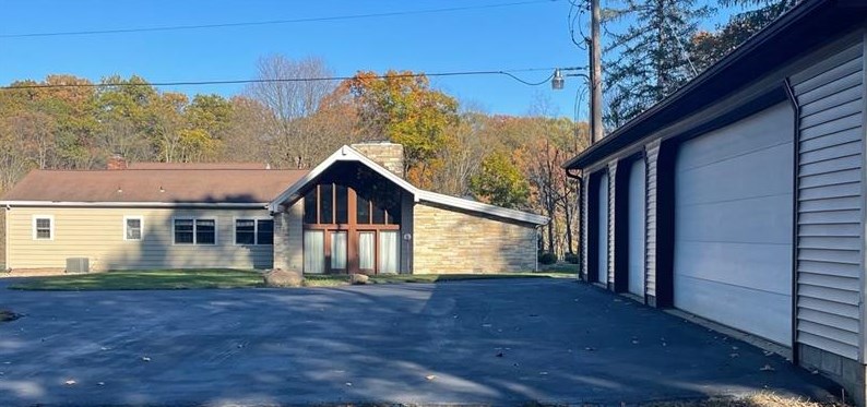 277 Maitland Ln, New Castle, PA 16105-1307