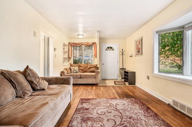 1067 5th St, Oakmont, PA 15139