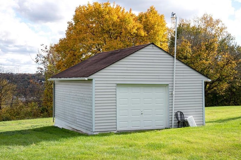 8 Spring St, New Castle, PA 16101