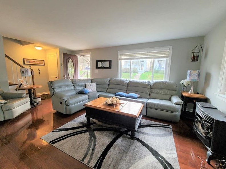 330 Wilcox St, Collier Township, PA 15106-1943
