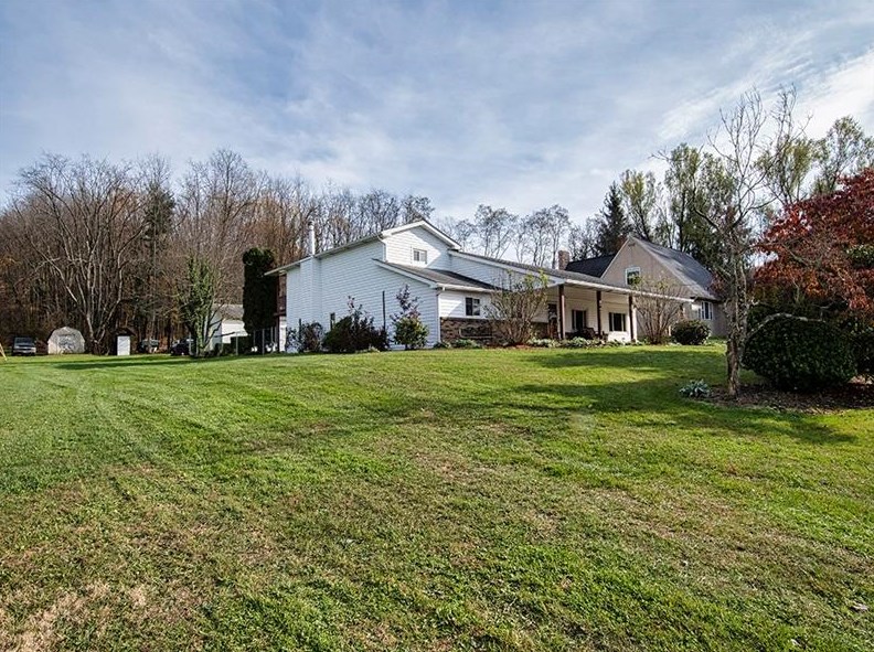 107 Lowery Dr, Valencia, PA 16059