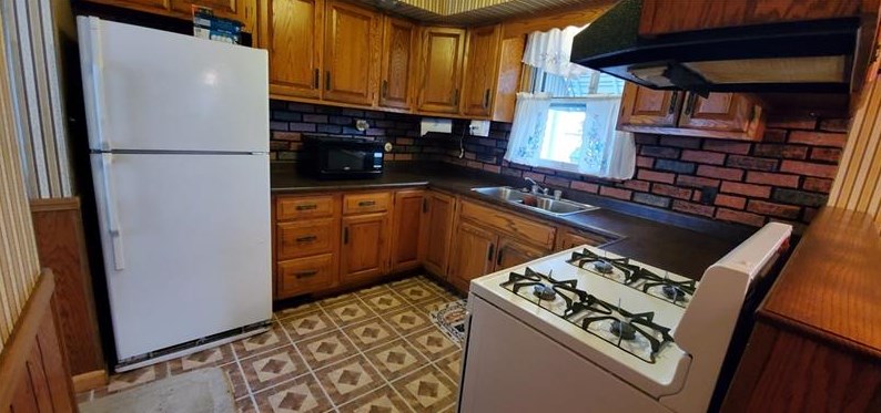 761 Massachusetts St, Ellwood City PA  16117-1430 exterior