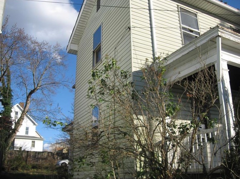 19 S Depot St, Mount Pleasant, PA 15666