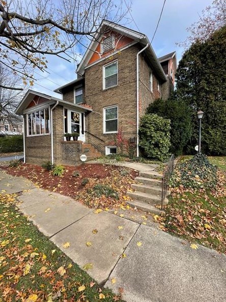 151 9th St, Indiana, PA 15701-1712