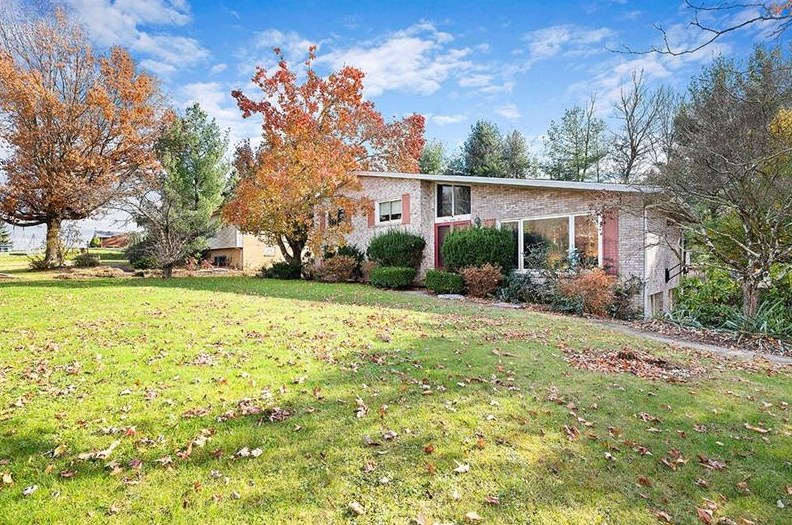 425 Forrest Ave, Houston, PA 15342-1206