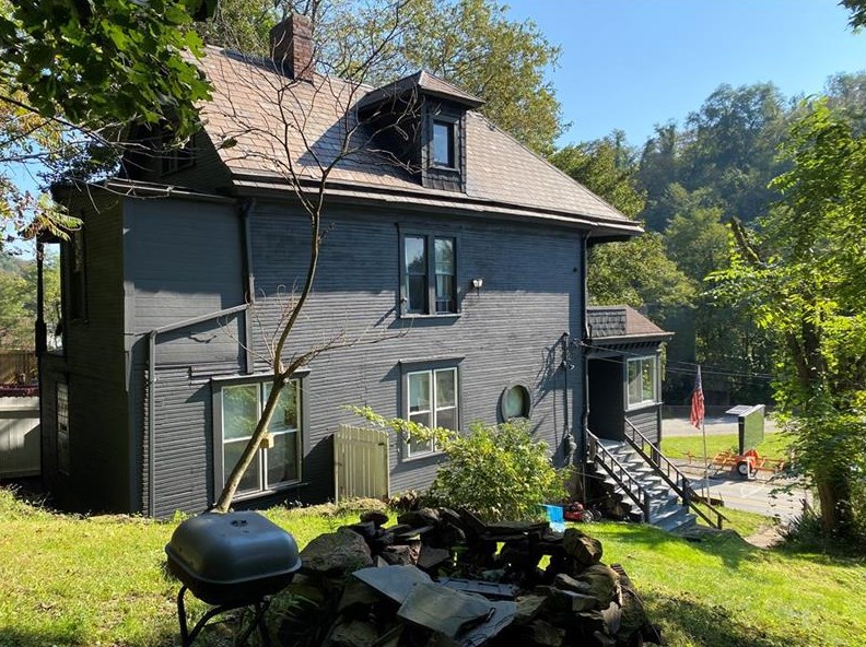 601 Larimer Ave, Turtle Creek, PA 15145-1926