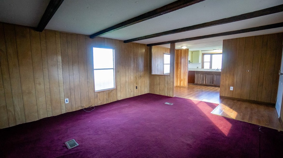 102 Muddy Ln, Karns City, PA 16041