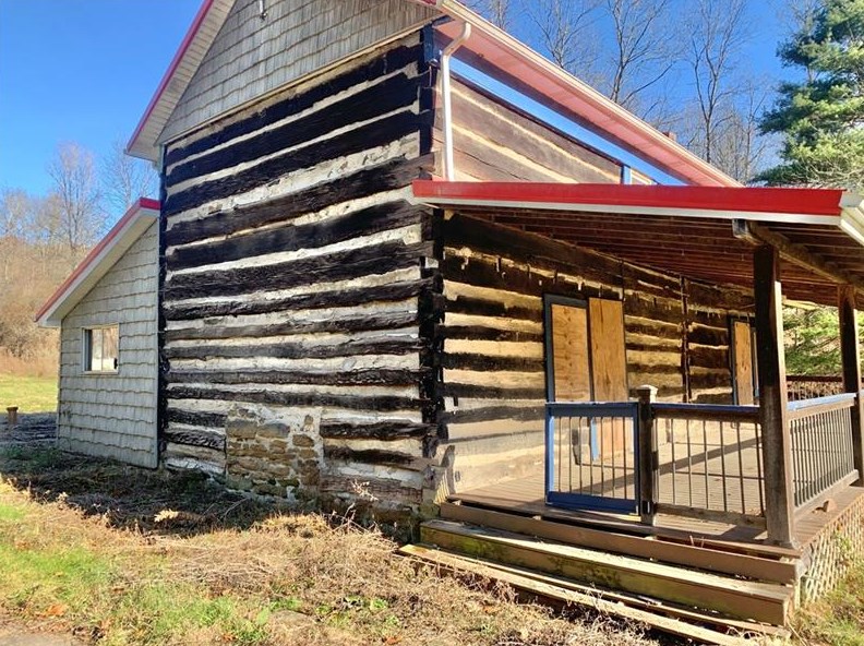 357 Tripp Hill Rd, Graysville, PA 15337-3239