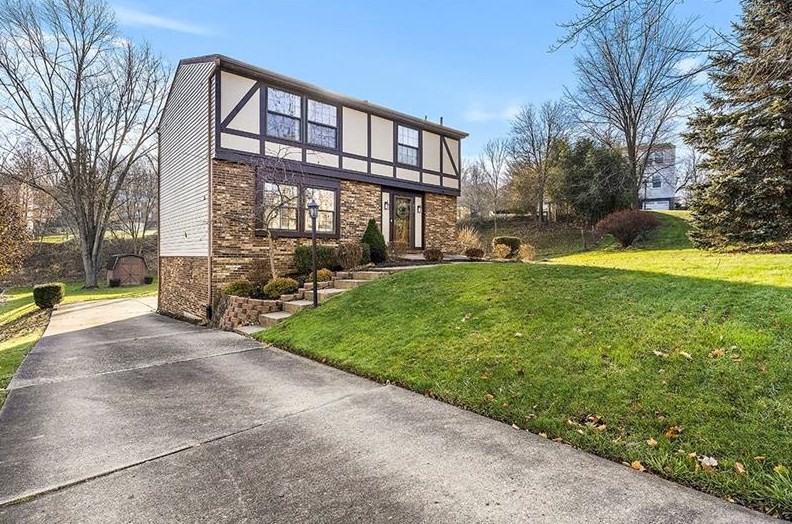 855 Boulder Dr, Bethel Park, PA 15102-1079