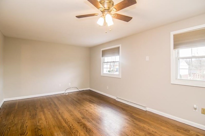 1421 Dupont St, Conway, PA 15027-1327