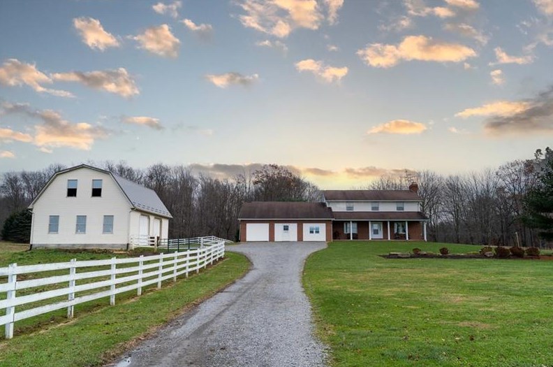 142 Symons Rd, Mercer, PA 16137-3240