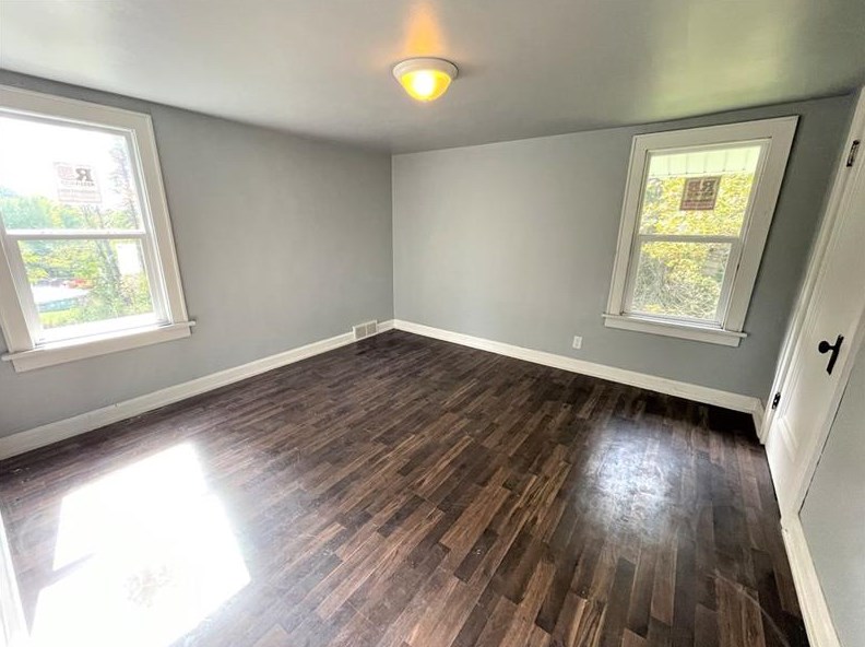 430 Falls Ave, New Castle PA  16105-1414 exterior