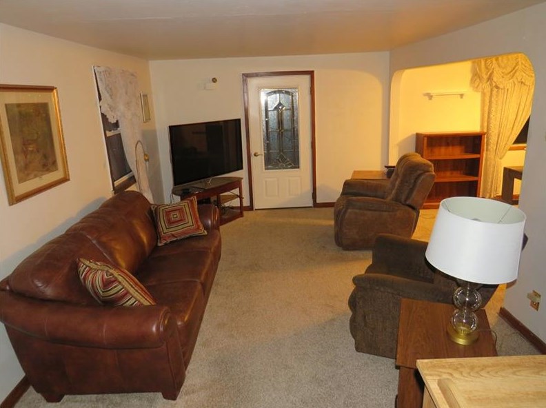 1135 Parkside Dr, Brackenridge, PA 15014