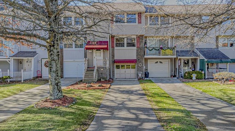 1062 Cranston Dr, Greensburg, PA 15601-1119
