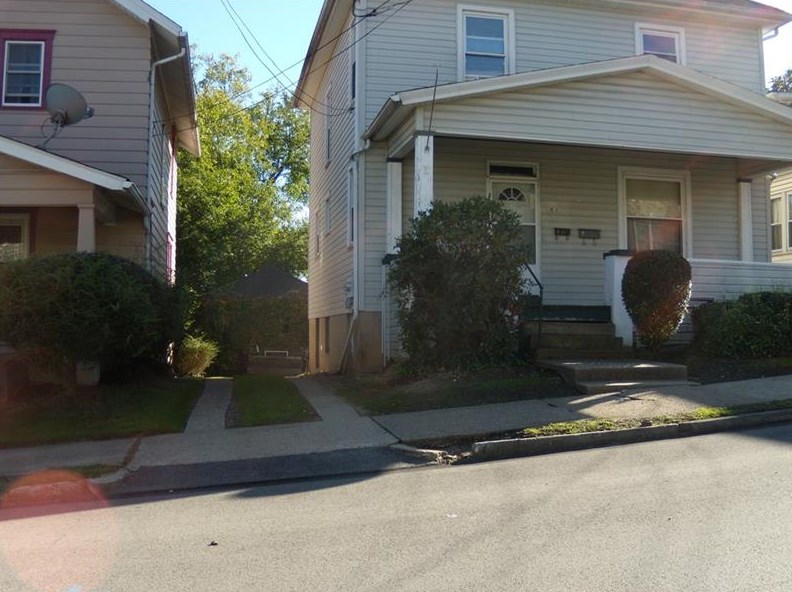 62 Hallam Ave, Washington, PA 15301-3402