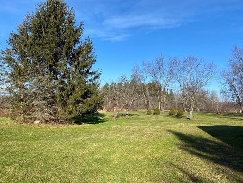 9477 Wattsburg Rd, Erie, PA 16509