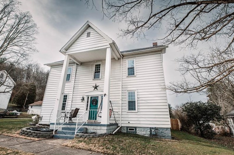 208 Chestnut St, New Florence, PA 15944-1179