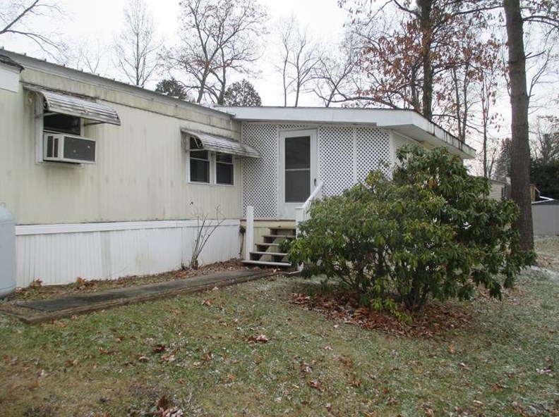 160 Keystone Dr, Indiana PA  15701-1527 exterior