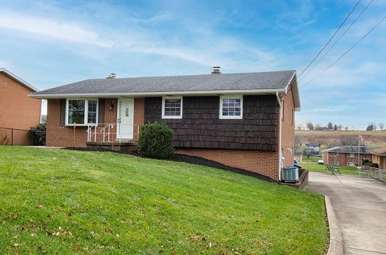 118 Small St, Houston, PA 15342-1043