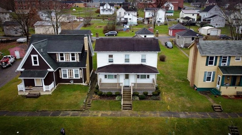 419 Purdum St, East Brady, PA 16028