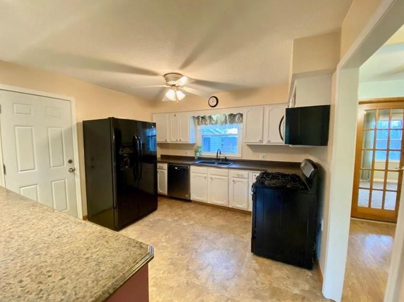 714 Mineo Dr, Erie, PA 16509-3043