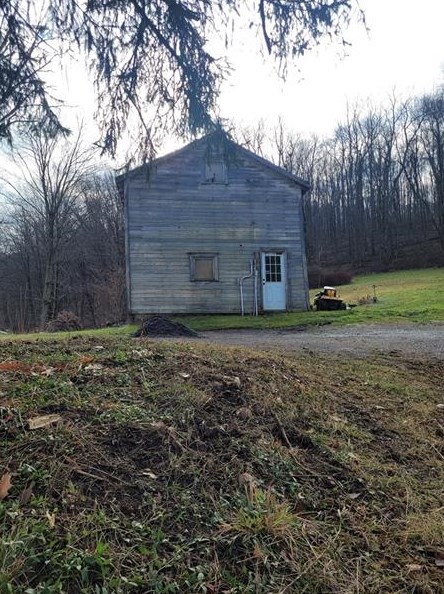2140 Bennetts Run Rd, Beaver Falls, PA 15010