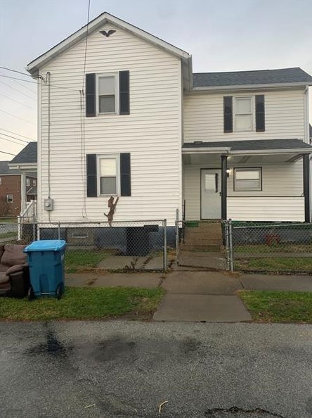 402 Smithfield St, Mount Pleasant, PA 15666-1516