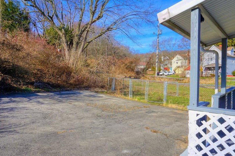 200 Hansen Ave, Butler PA 16001-5637 exterior