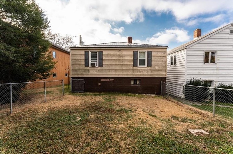 1321 Gompers Ave, Indiana, PA 15701-2554