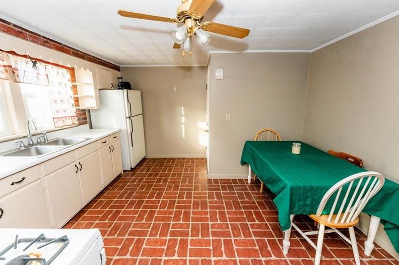 1321 Gompers Ave, Indiana PA  15701-2554 exterior