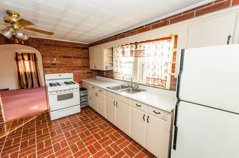 1321 Gompers Ave, Indiana PA  15701-2554 exterior