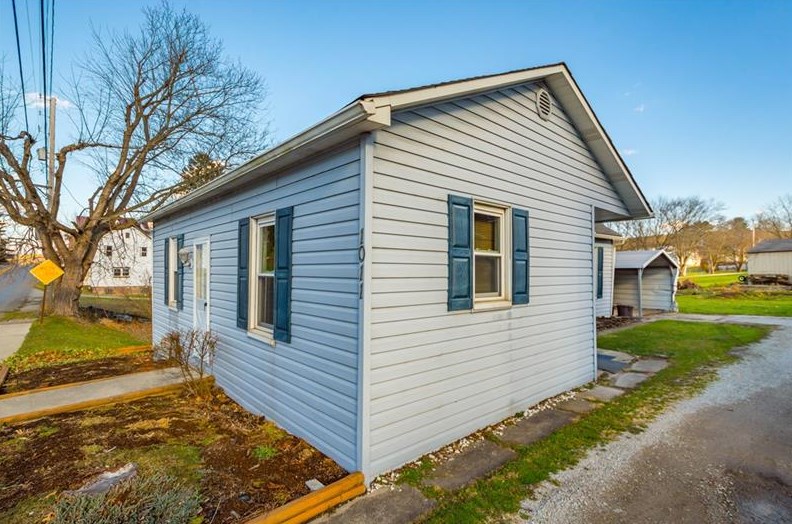 1011 Maiden St, Beallsville, PA 15313