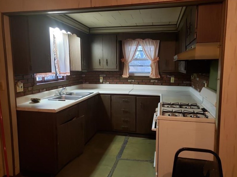 242 Ekastown Rd, Sarver, PA 16055-9605