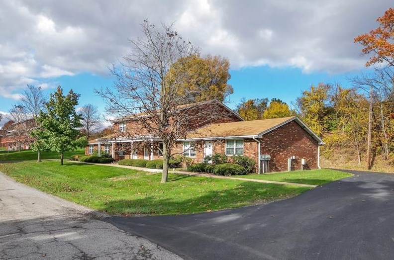 2902 Darlington Rd #402, Beaver Falls, PA 15010