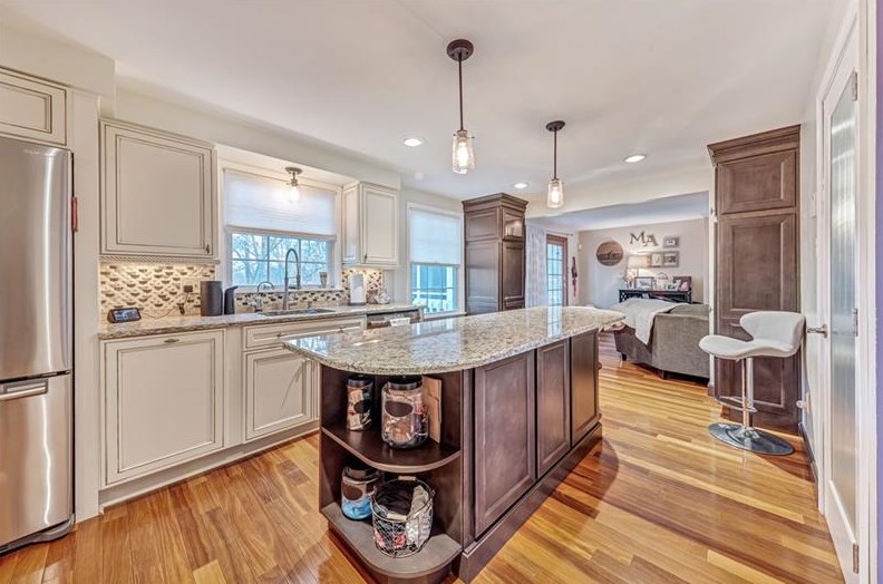 135 Pinehurst Dr, Freedom, PA 15042-2523