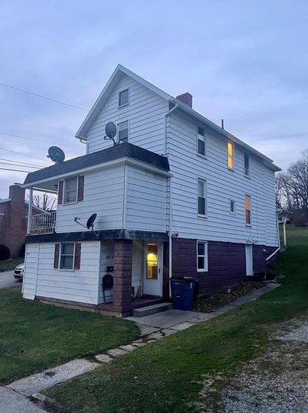 233 6th St, Youngwood, PA 15697-1325