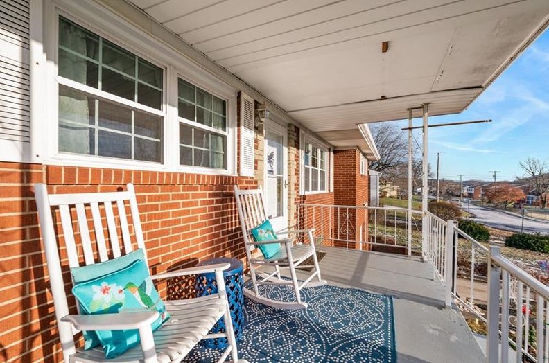 106 Windsor Dr, North Huntingdon, PA 15642-3247