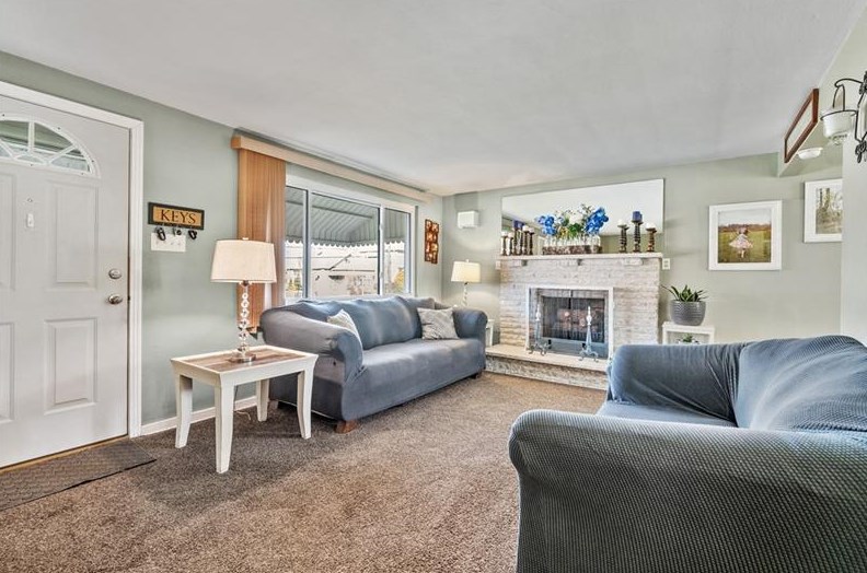 444 Pershing Dr, New Kensington, PA 15068-5927