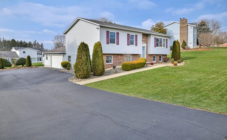 405 Beechwood Blvd, Butler, PA 16001-1608