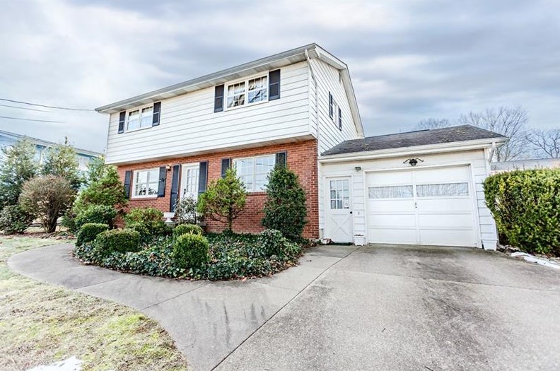 670 Diamond Ave, Indiana, PA 15701-3127