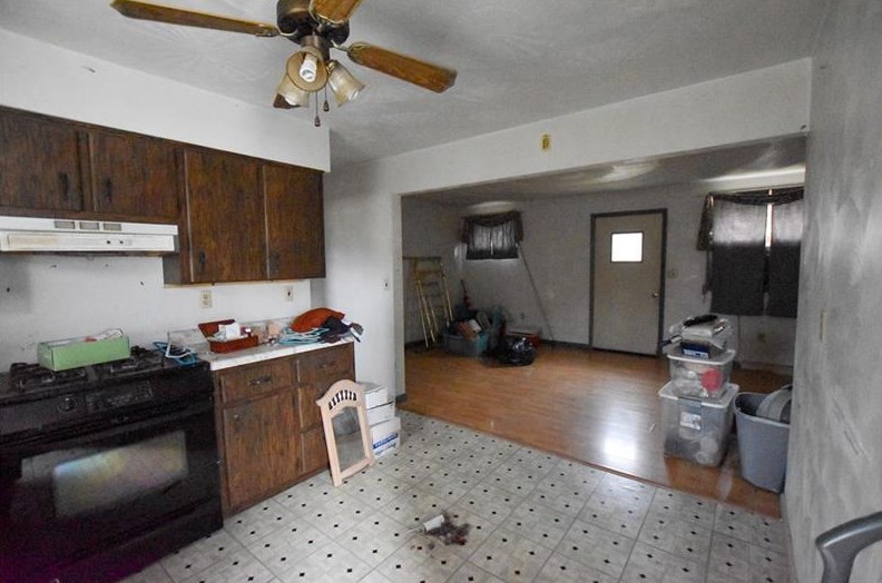 815 Saxonburg Rd, Butler, PA 16002-9016
