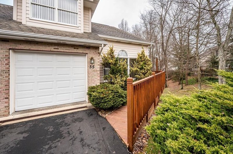 55 Lakeridge Dr, Greensburg, PA 15601-9799