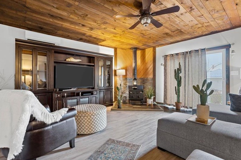 1245 Indiana Ave, Monaca PA 15061-2123 exterior