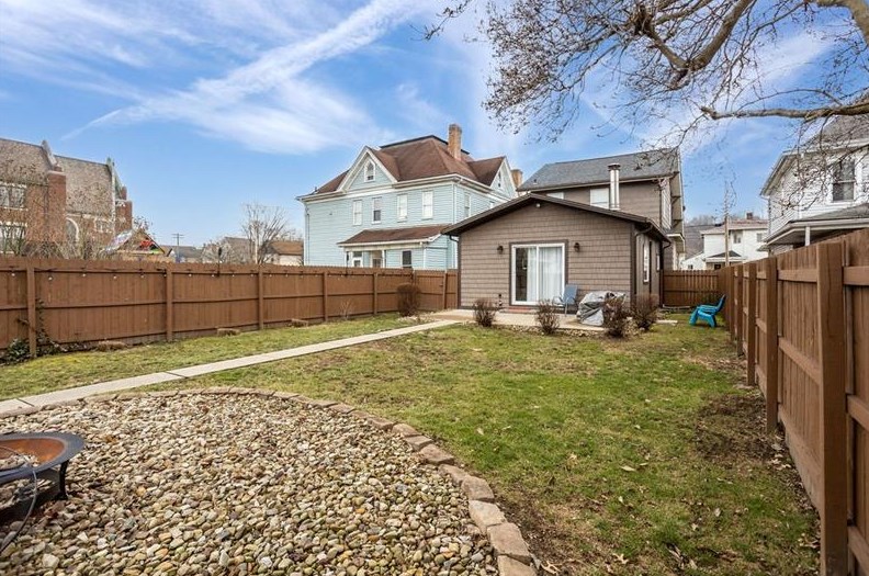 1245 Indiana Ave, Monaca PA 15061-2123 exterior