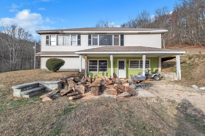 861 Grange Hall Rd, Seward, PA 15954