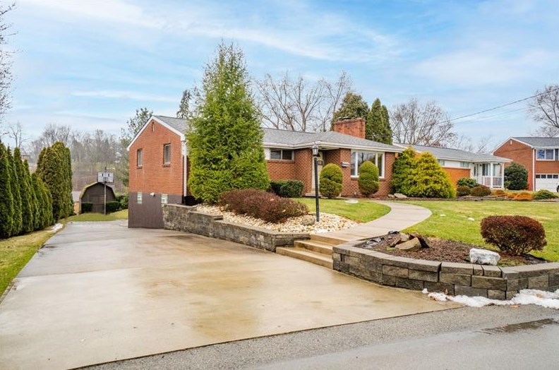 440 Mercer Dr, North Huntingdon, PA 15642-1655